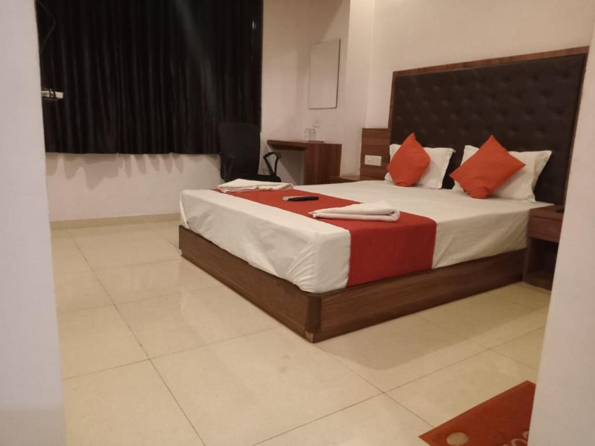 Hotel Sai Deep Lodging By Wb Inn Navi Mumbai Dış mekan fotoğraf