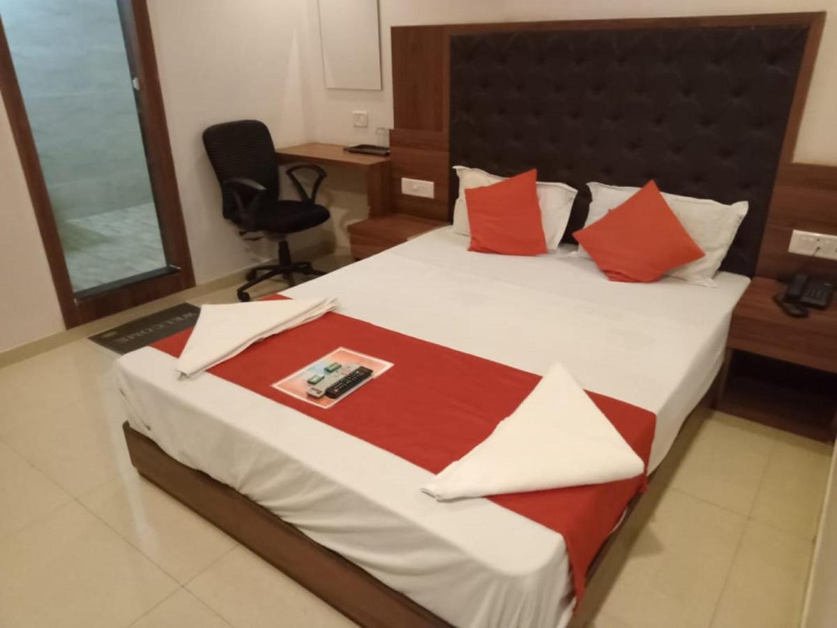 Hotel Sai Deep Lodging By Wb Inn Navi Mumbai Dış mekan fotoğraf
